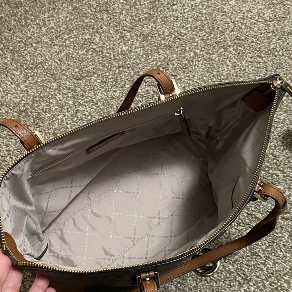Michael Kors Signature Brown and Tan Tote🤎LIKE NEW🤎SUPER CLEAN🤎 - Picture 7 of 13